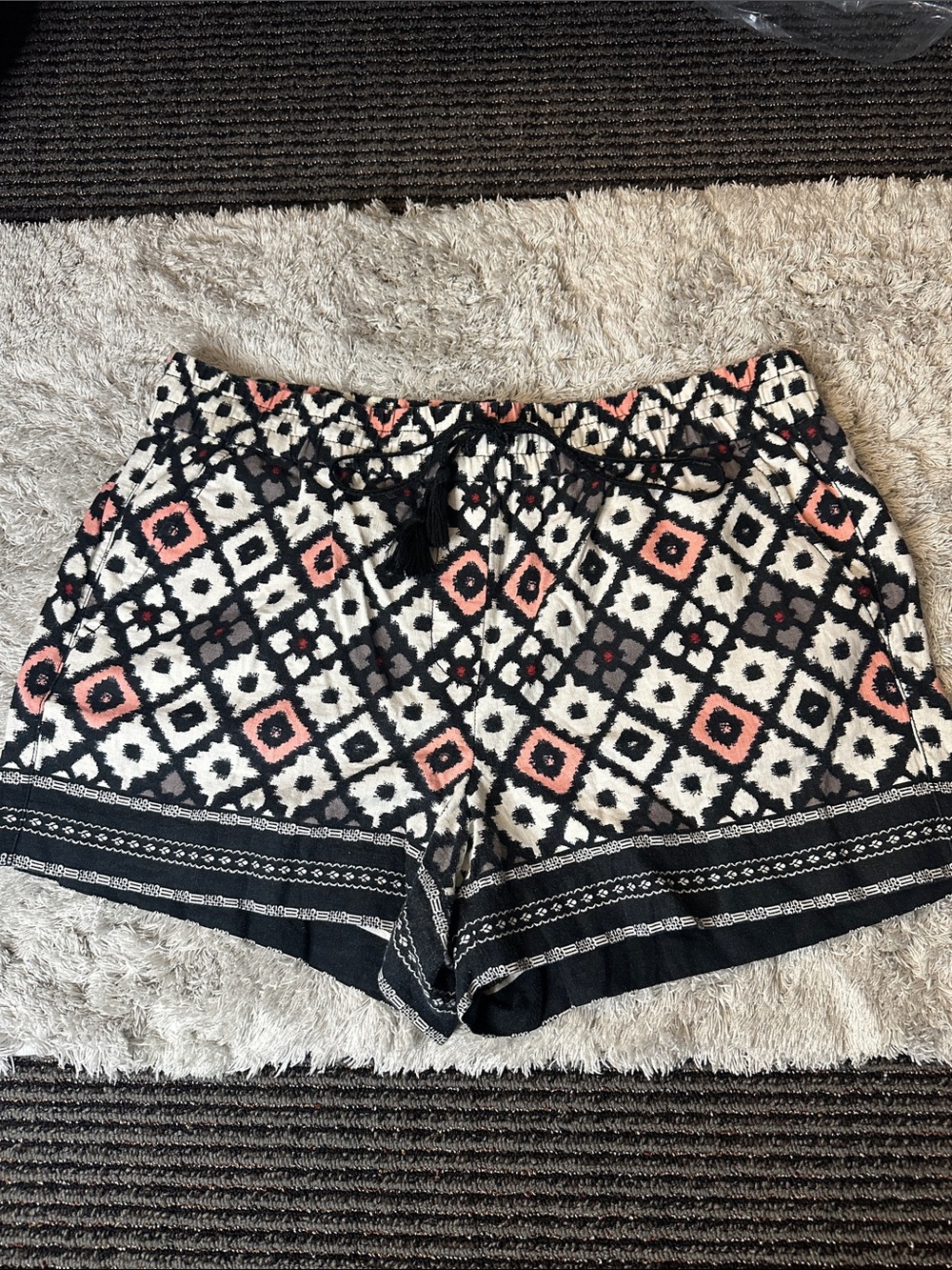 LOFT OUTLET Boho Black & Cream Geometric Drawstring Women's Shorts